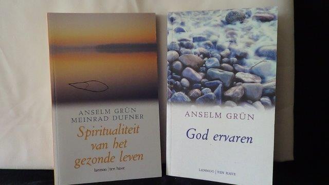 Grn, Anselm, - God ervaren EN Spiritualiteit van het gewone leven. Twee boeken.